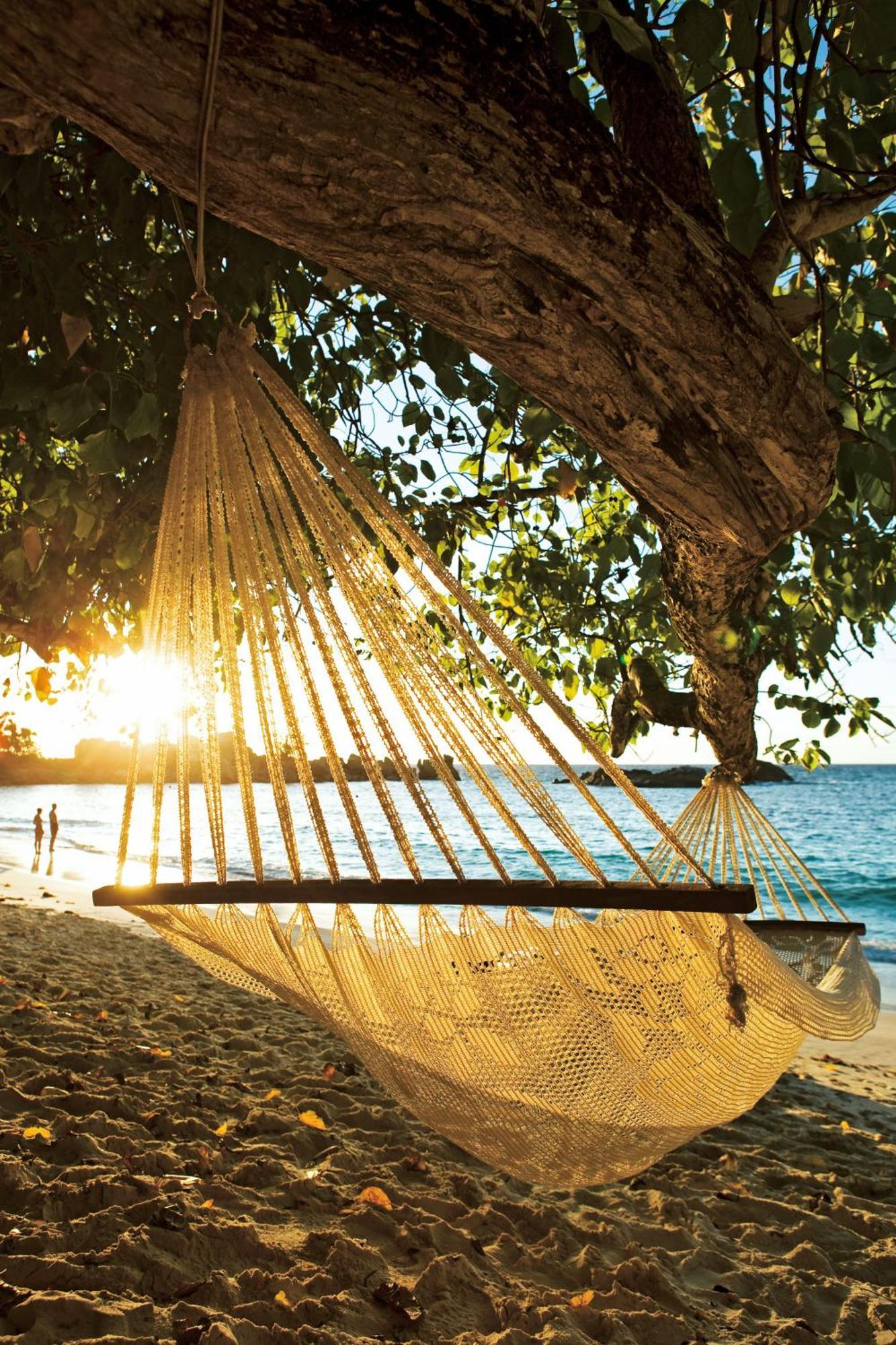 منتجع كونستانس ليمور إدارة آنس الكبرى المظهر الخارجي الصورة Hammock on a beach