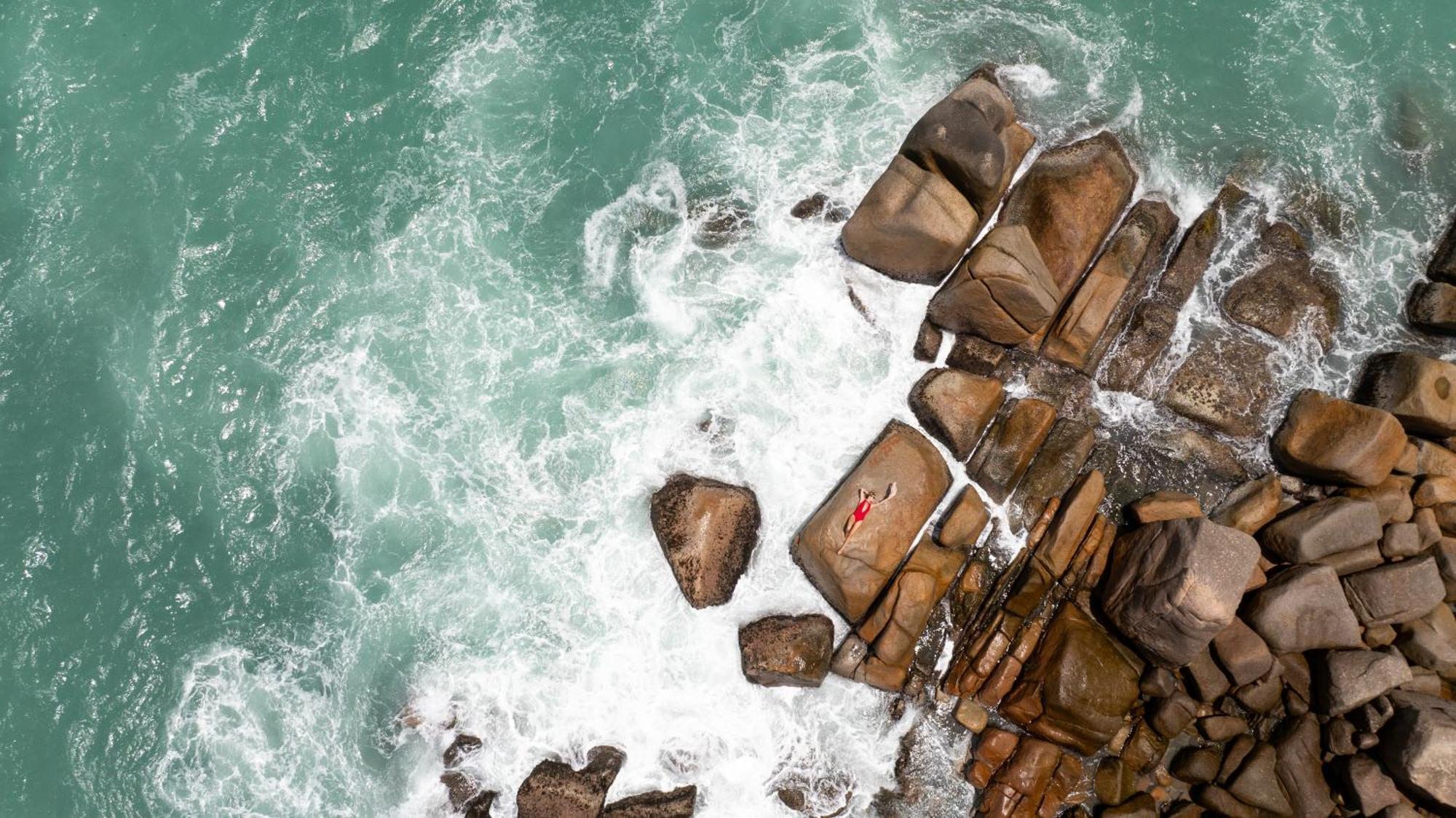 منتجع كونستانس ليمور إدارة آنس الكبرى المظهر الخارجي الصورة The rock formations at the coast of the island