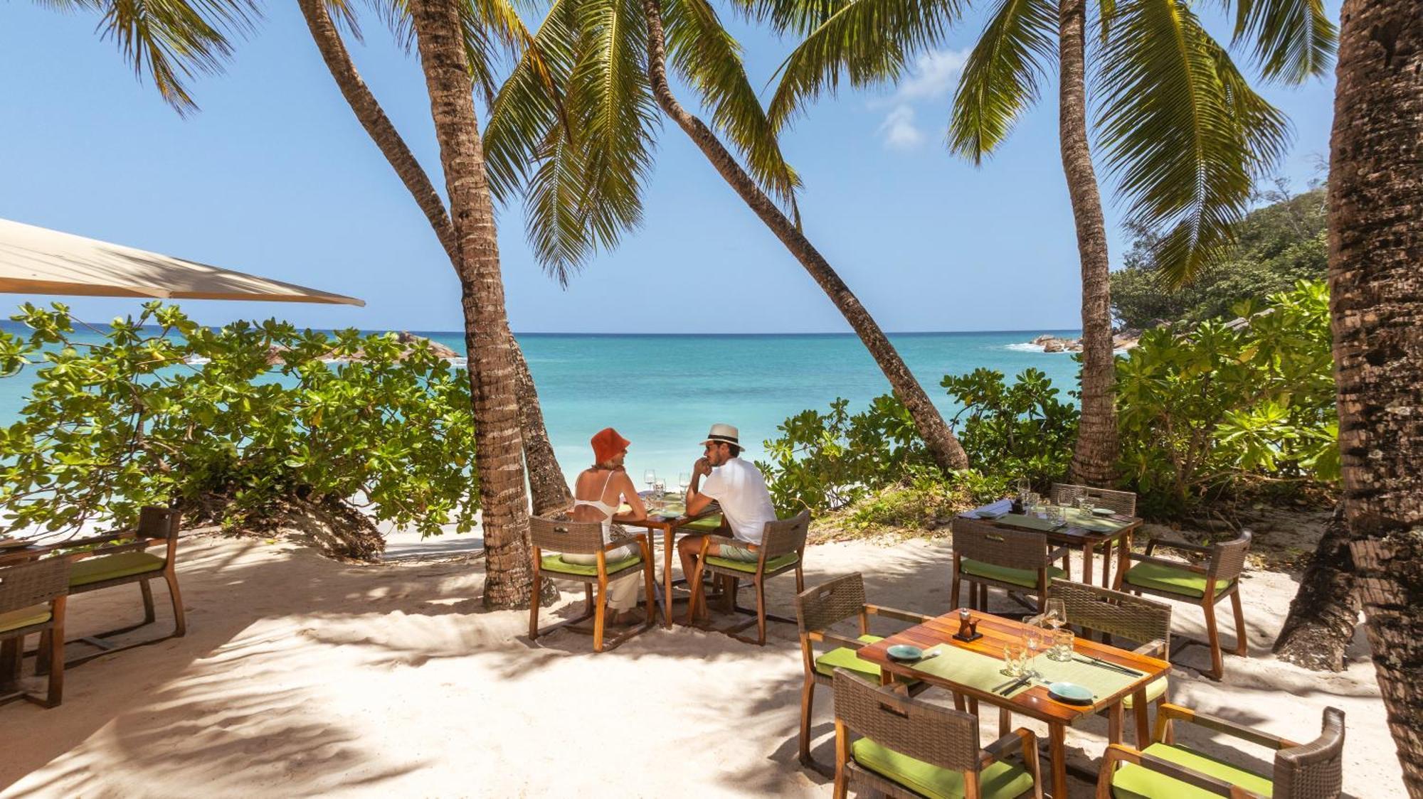 منتجع كونستانس ليمور إدارة آنس الكبرى المظهر الخارجي الصورة Beachfront dining at Sandals Halcyon Cove